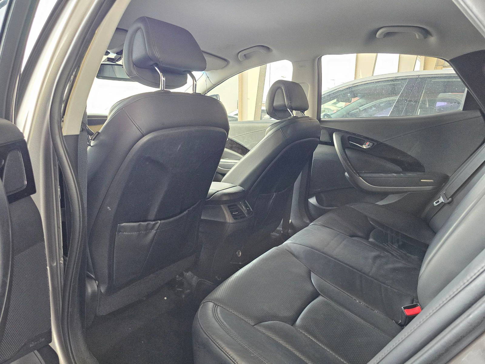 2011 HYUNDAI GRANDEUR — 121904 KM — Lot 081458 — Souq - Marhaba Auctions Used Cars - Image 6