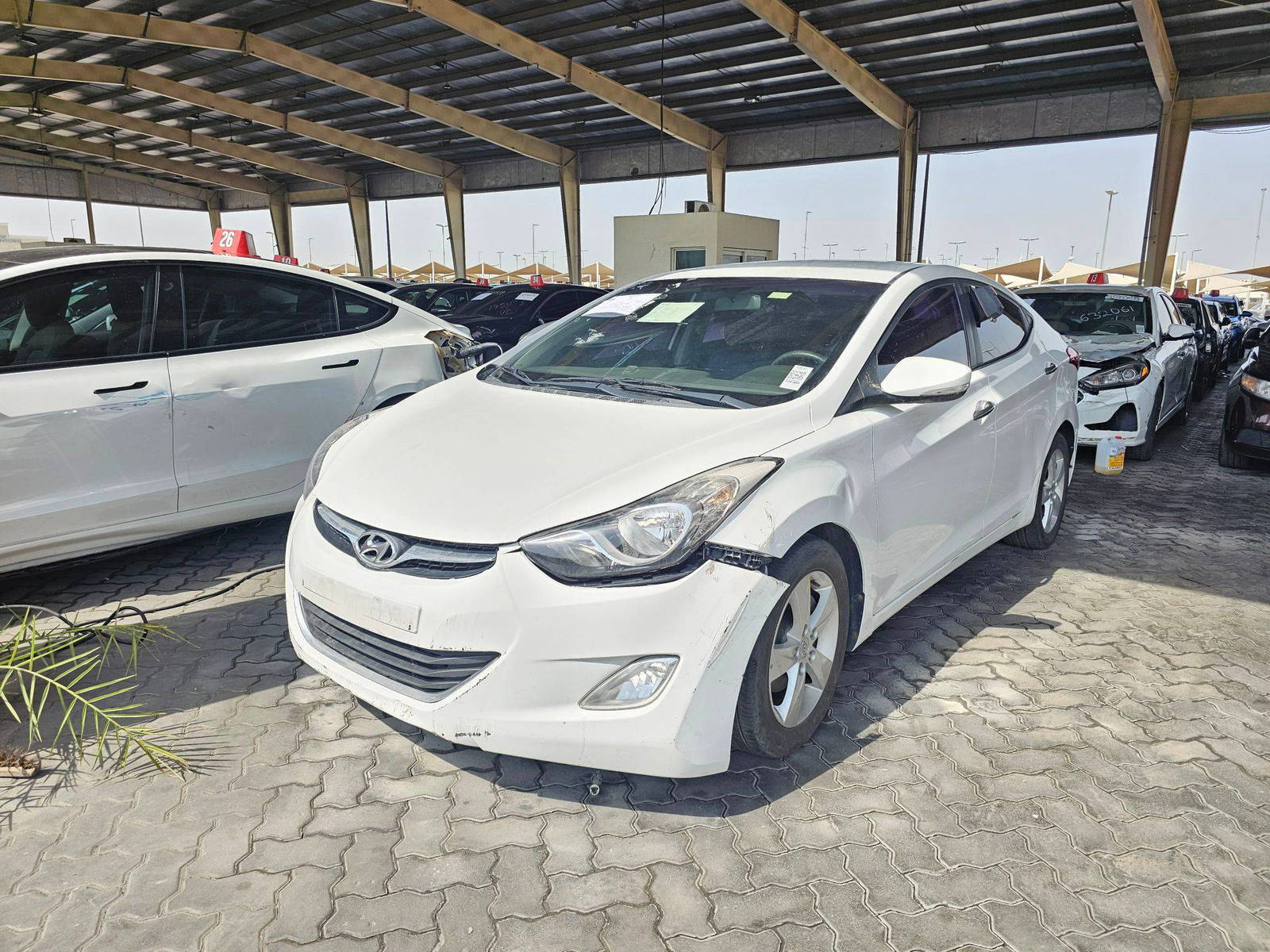 2012 HYUNDAI AVANTE — 249918 KM — Lot 215478 — Ind. 12 - Marhaba Auctions Used Cars - Image 4
