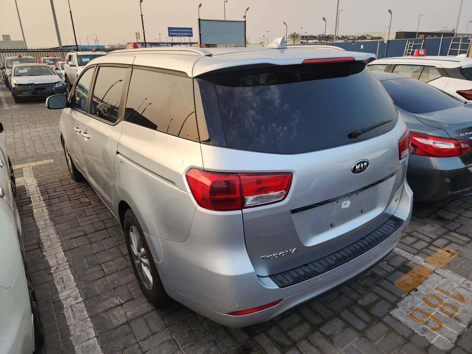 KIA SEDONA 2017 - Marhaba Auction Used Cars - Image 5