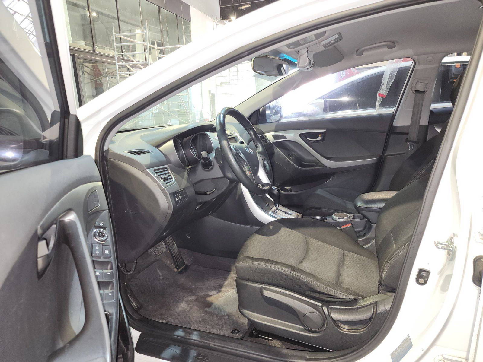 2011 HYUNDAI AVANTE — 130080 KM — Lot 091392 — Al Quoz - Marhaba Auctions Used Cars - Image 9