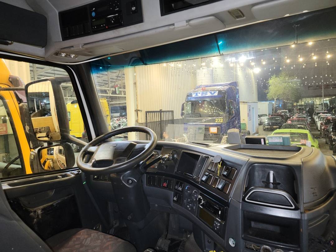 2011 VOLVO FH-Series — 997852 KM — Lot 577417 - Marhaba Auctions Used Cars - Image 9