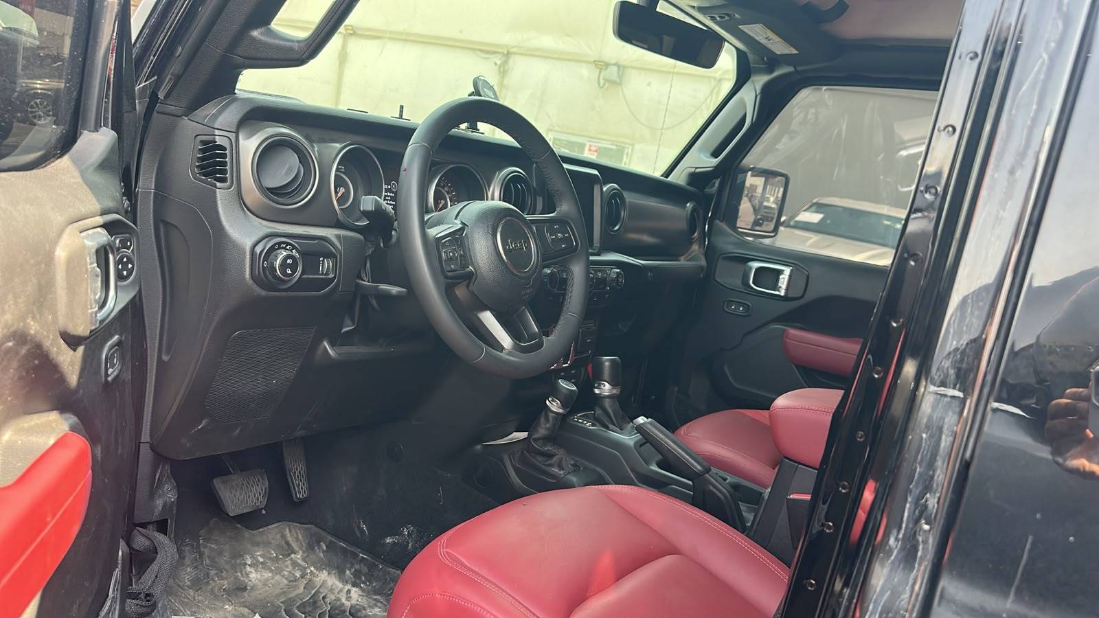 2023 JEEP GLADIATOR — 12328 KM — Lot G3PL581894 — Souq - Marhaba Auctions Used Cars - Image 8