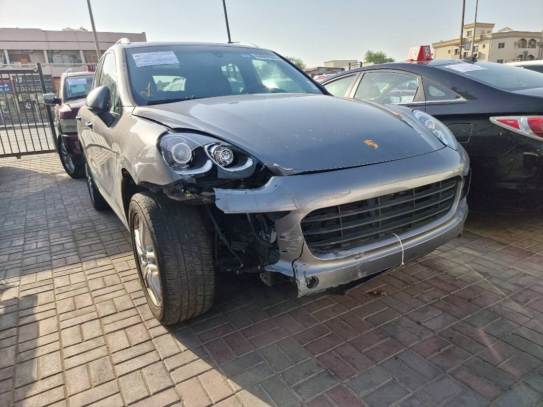 2018 PORSCHE Cayenne — 124921 Miles — Lot 215478 — Souq - Marhaba Auctions Used Cars - Image 4