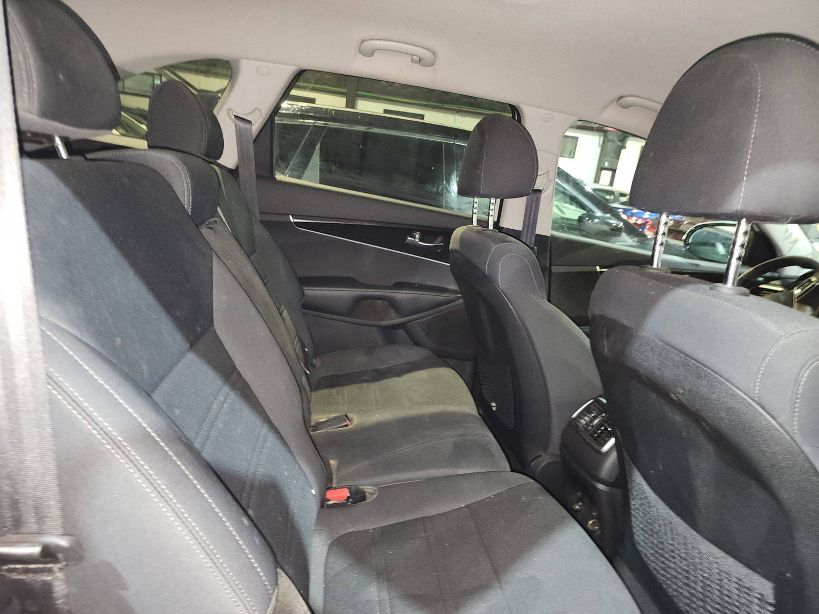 2019 KIA SORENTO — 78610 Miles — Lot 80073 — Souq - Marhaba Auctions Used Cars - Image 6
