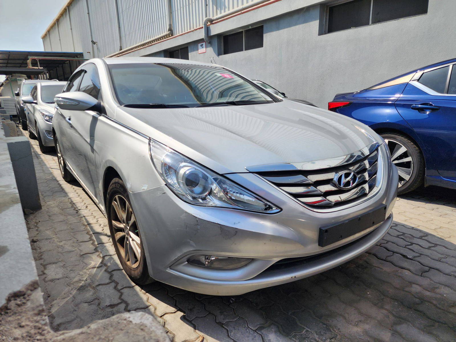 2011 HYUNDAI SONATA — 94702 KM — Lot 225954 — Al Quoz - Marhaba Auctions Used Cars - Image 4