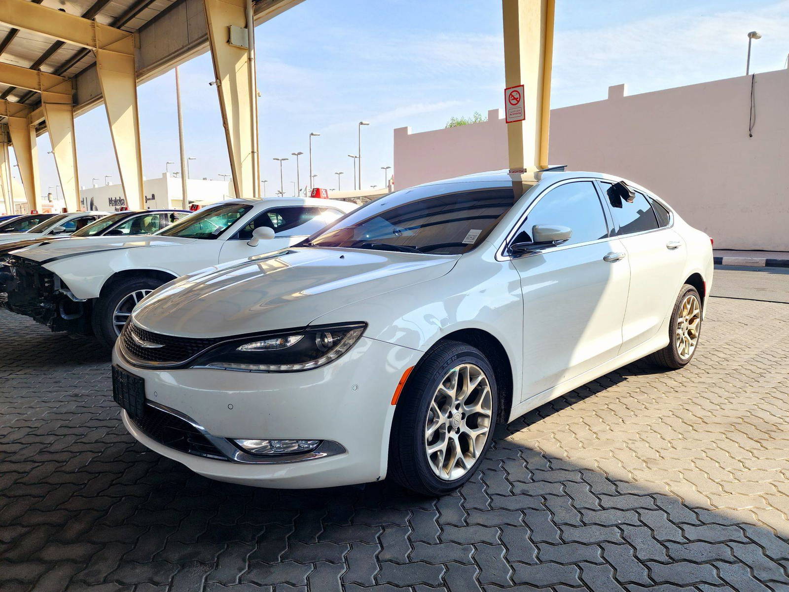 2015 CHRYSLER 200 — 275439 KM — Lot 124587 — Souq - Marhaba Auctions Used Cars - Image 5