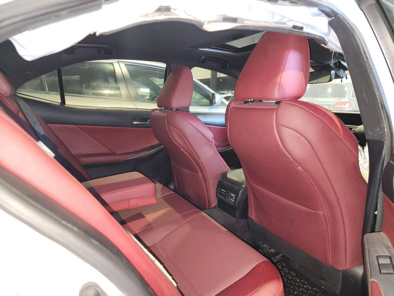 2018 LEXUS IS 300 — 155145 KM — Lot 77528644 — Al Quoz - Marhaba Auctions Used Cars - Image 7