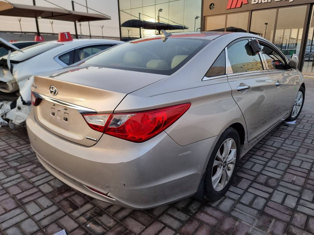 2011 HYUNDAI SONATA — 244426 Miles — Lot 69653 — Ind. 12 - Marhaba Auctions Used Cars - Image 4