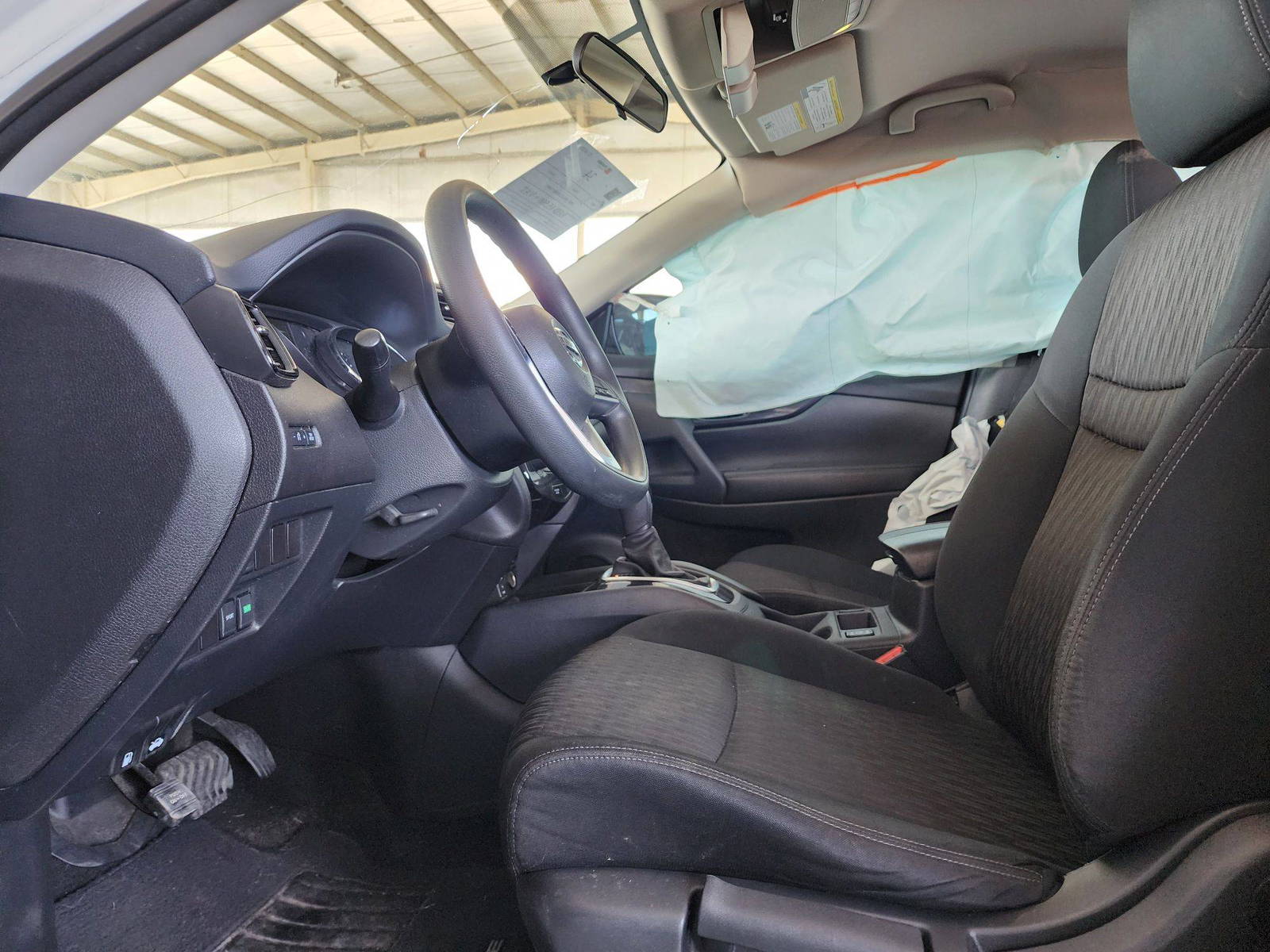 2017 NISSAN ROGUE — 130211 KM — Lot 796091 — Souq - Marhaba Auctions Used Cars - Image 8