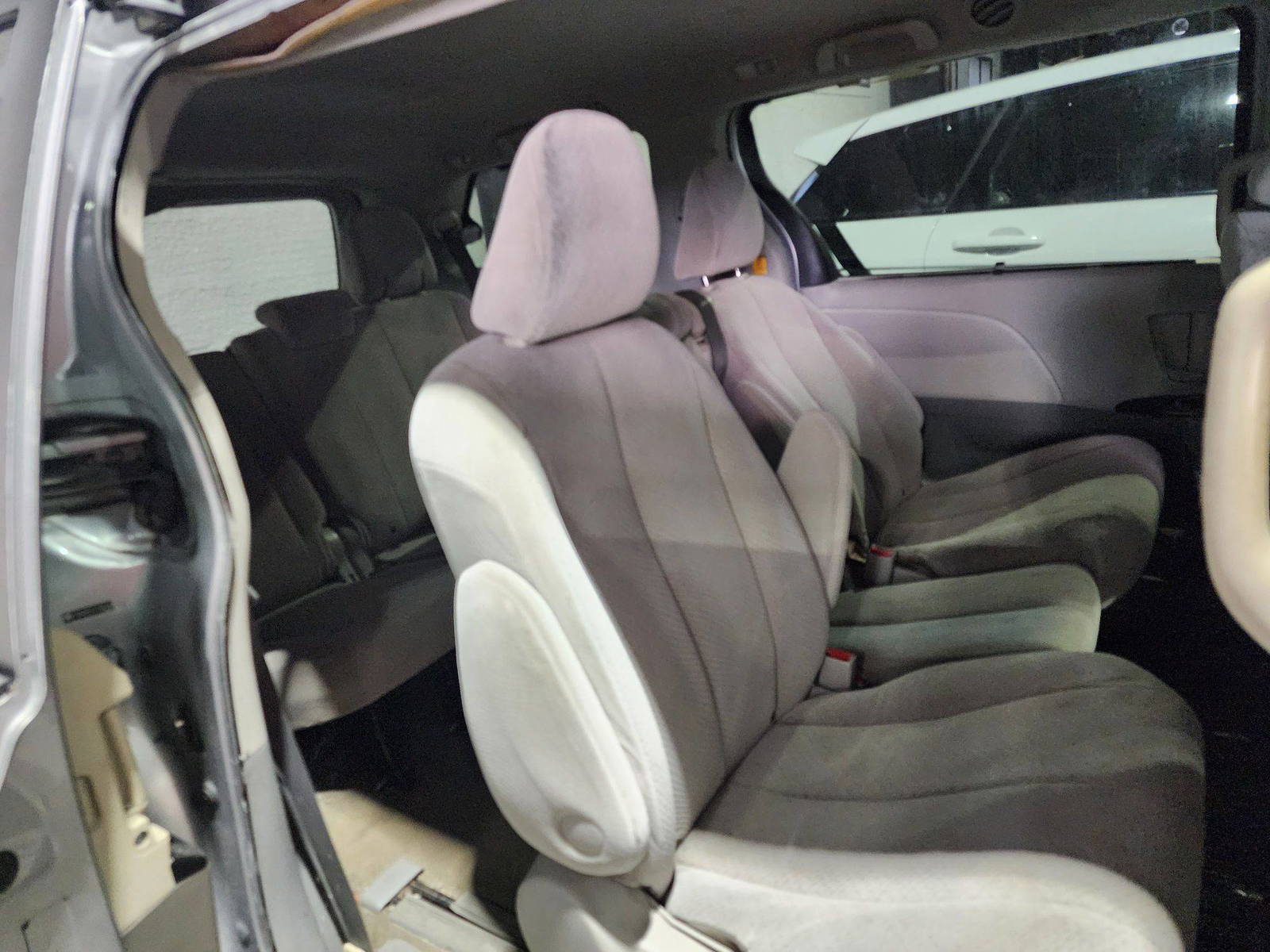 2012 TOYOTA SIENNA — 287572 Miles — Lot 42972406 — Al Quoz - Marhaba Auctions Used Cars - Image 8