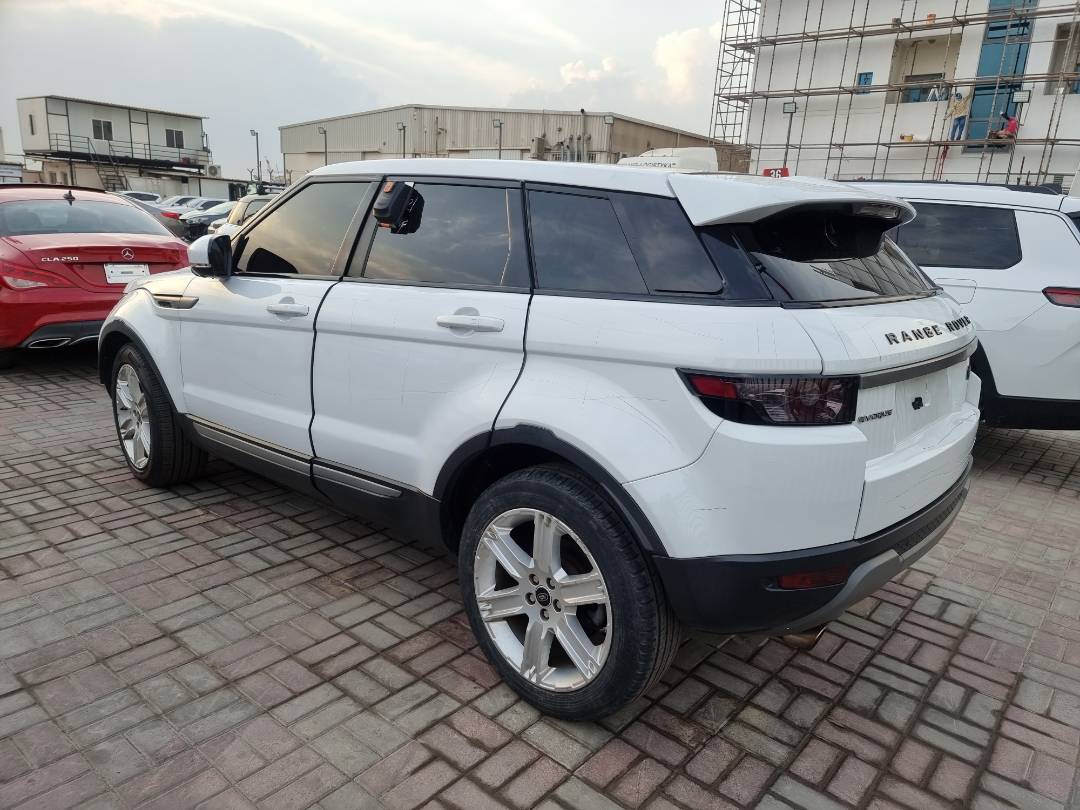 2013 LAND ROVER RANGE ROVER EVOQUE — 141256 Miles — Lot 67881584 — Souq - Marhaba Auctions Used Cars - Image 4