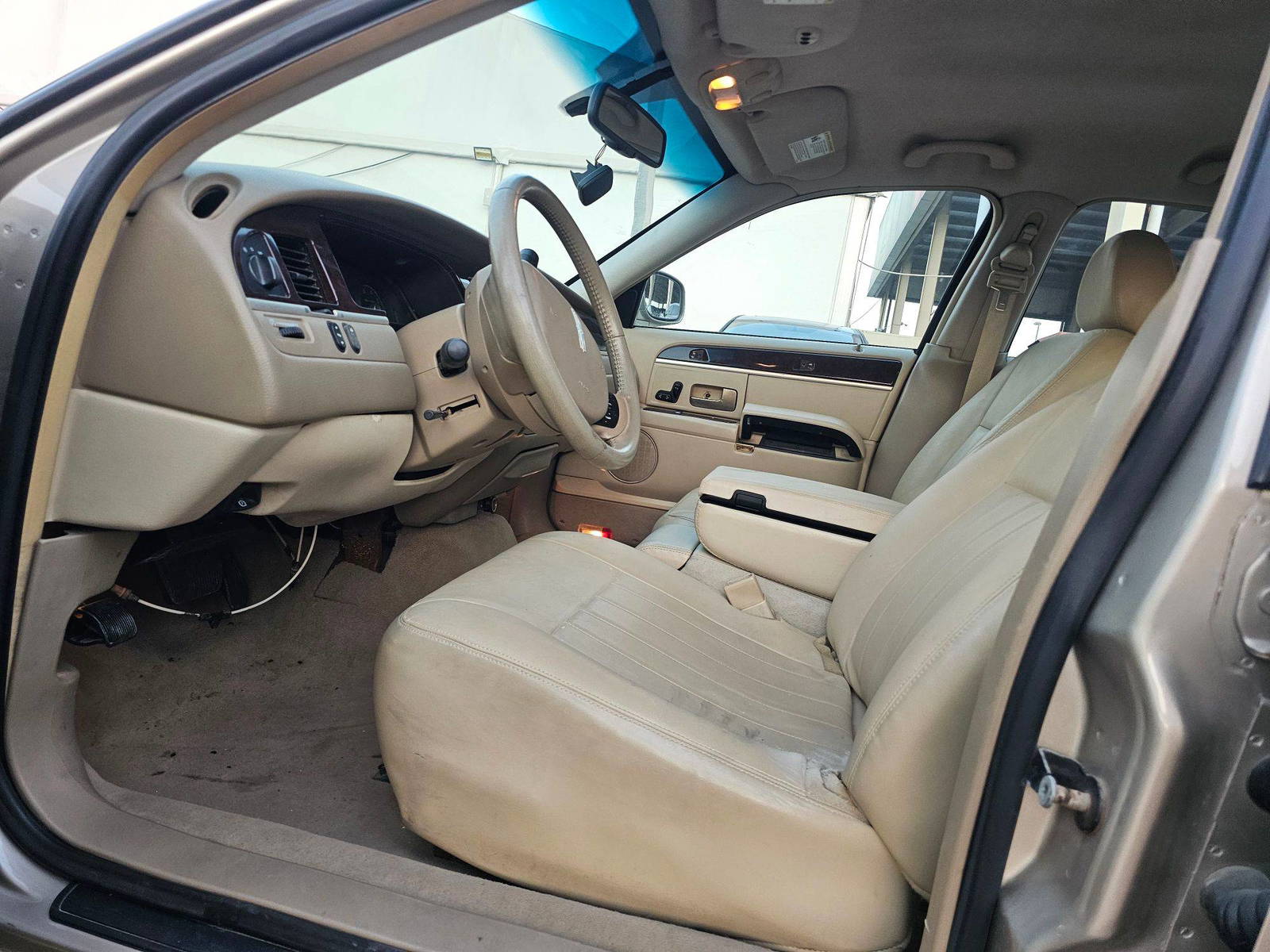 LINCOLN TOWN 2007 - Marhaba Auction Used Cars - Image 9