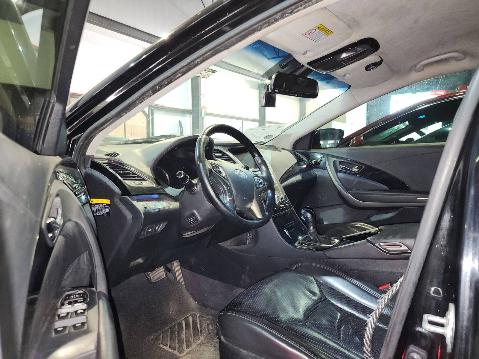 2012 HYUNDAI GRANDEUR — 232537 KM — Lot 168193 — Al Quoz - Marhaba Auctions Used Cars - Image 9