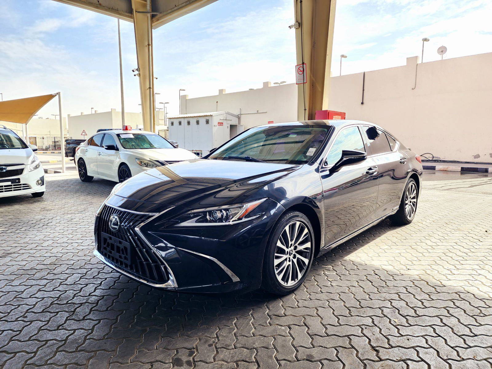 LEXUS ES 300H 2021 - Marhaba Auction Used Cars - Image 3