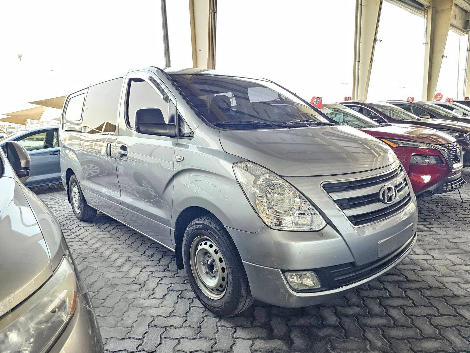 2017 HYUNDAI GRAND STAREX — 262410 KM — Lot 831888 — Main - Marhaba Auctions Used Cars - Image 4