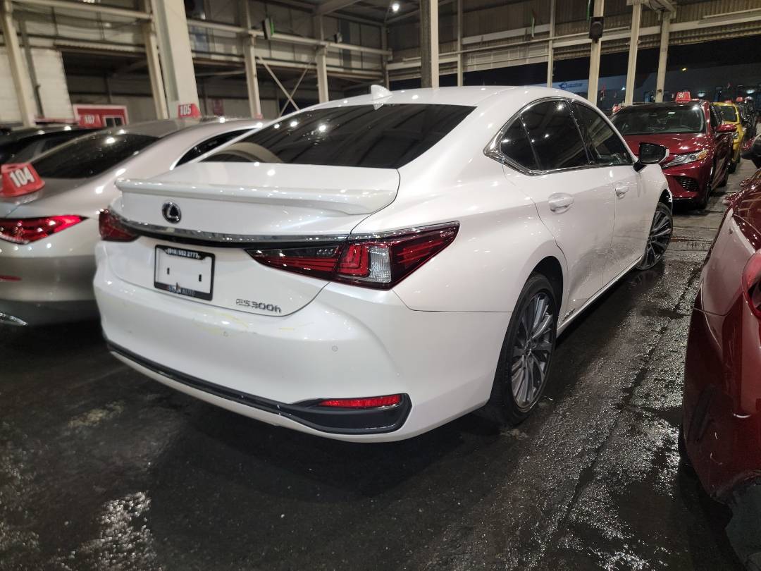 2021 LEXUS ES 300H — 60672 Miles — Lot 36822444 - Marhaba Auctions Used Cars - Image 4