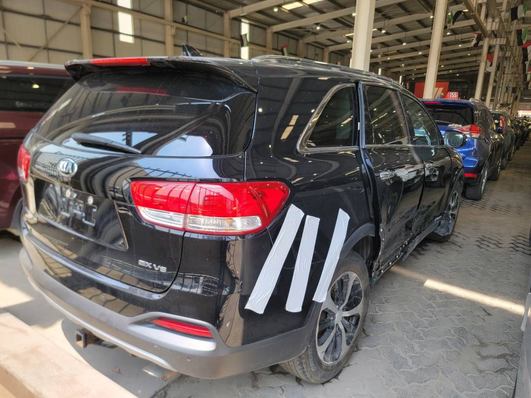 2018 KIA SORENTO — 111600 Miles — Lot JG358631 — Souq - Marhaba Auctions Used Cars - Image 3