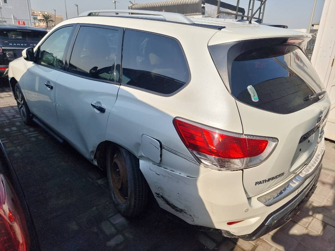 2015 NISSAN PATHFINDER — 169511 Miles — Lot 214578 — Ind. 12 - Marhaba Auctions Used Cars - Image 4