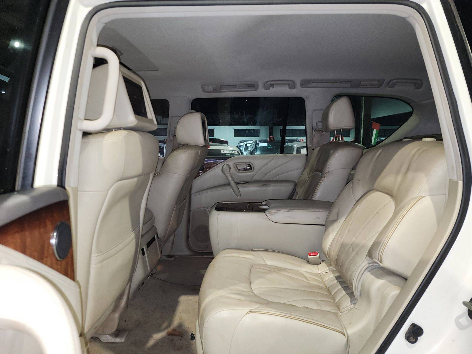 2015 INFINITI QX80 — 134816 Miles — Lot 40989112 — Souq - Marhaba Auctions Used Cars - Image 9