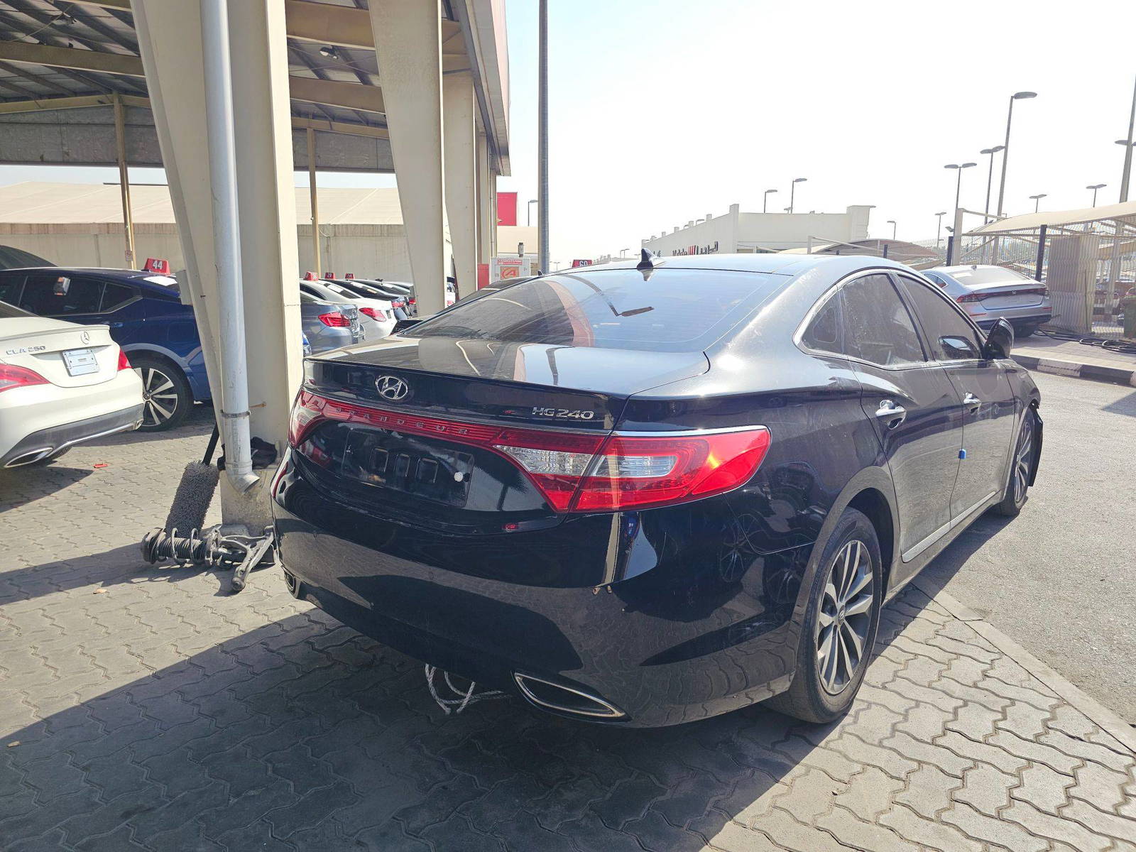 2012 HYUNDAI GRANDEUR — 164783 KM — Lot 162199 — Souq - Marhaba Auctions Used Cars - Image 5