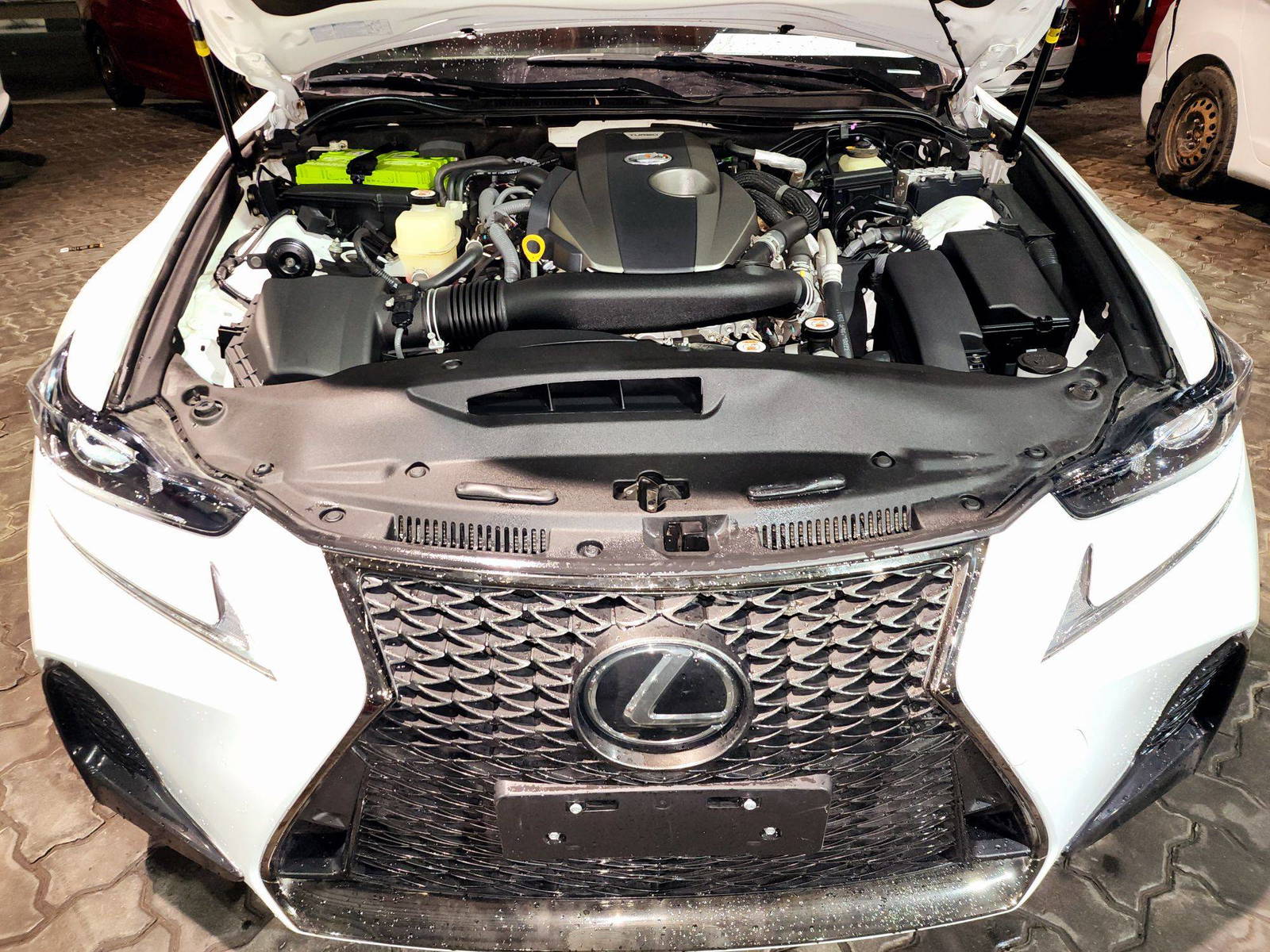 2018 LEXUS IS 300 — 135132 KM — Lot D27J5065017 — Souq - Marhaba Auctions Used Cars - Image 12