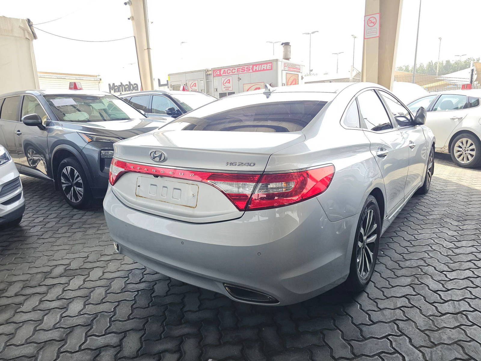 2012 HYUNDAI GRANDEUR — 217011 KM — Lot 103868 — Souq - Marhaba Auctions Used Cars - Image 3