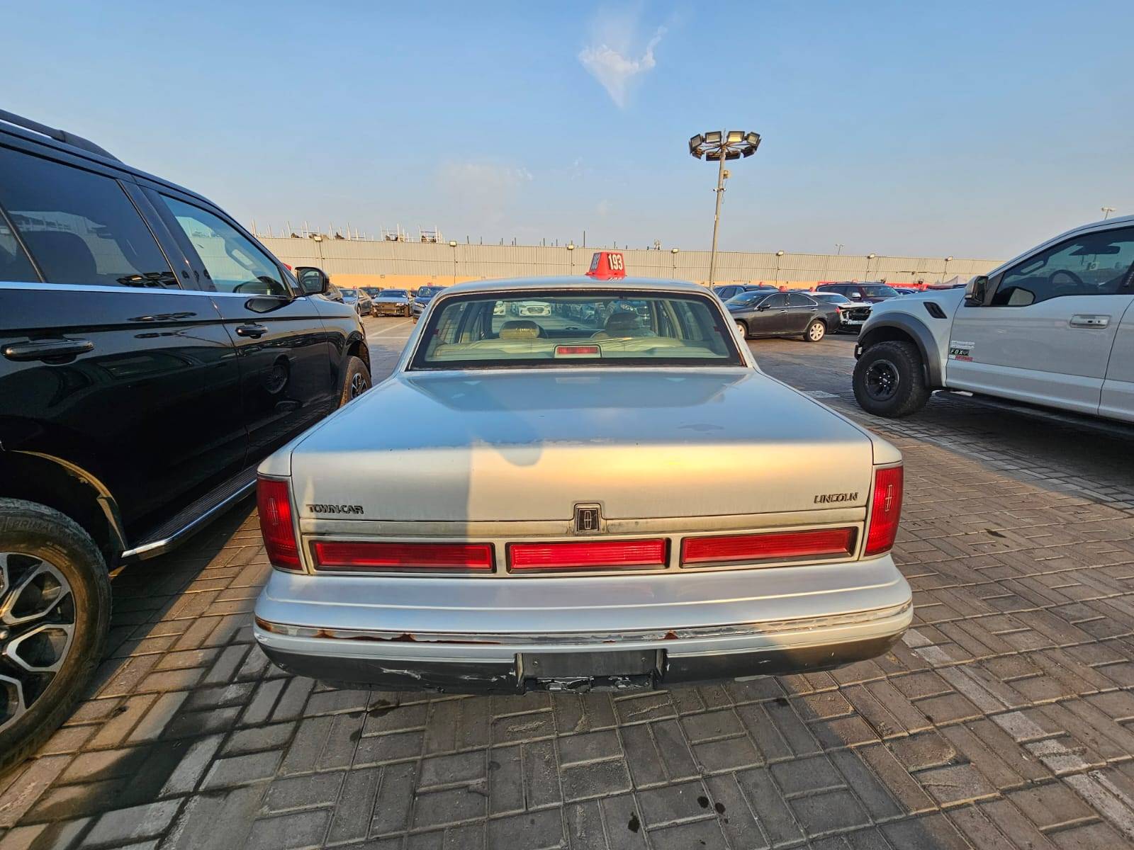 1995 LINCOLN TOWN — Lot SY609823 - Marhaba Auctions Used Cars - Image 11
