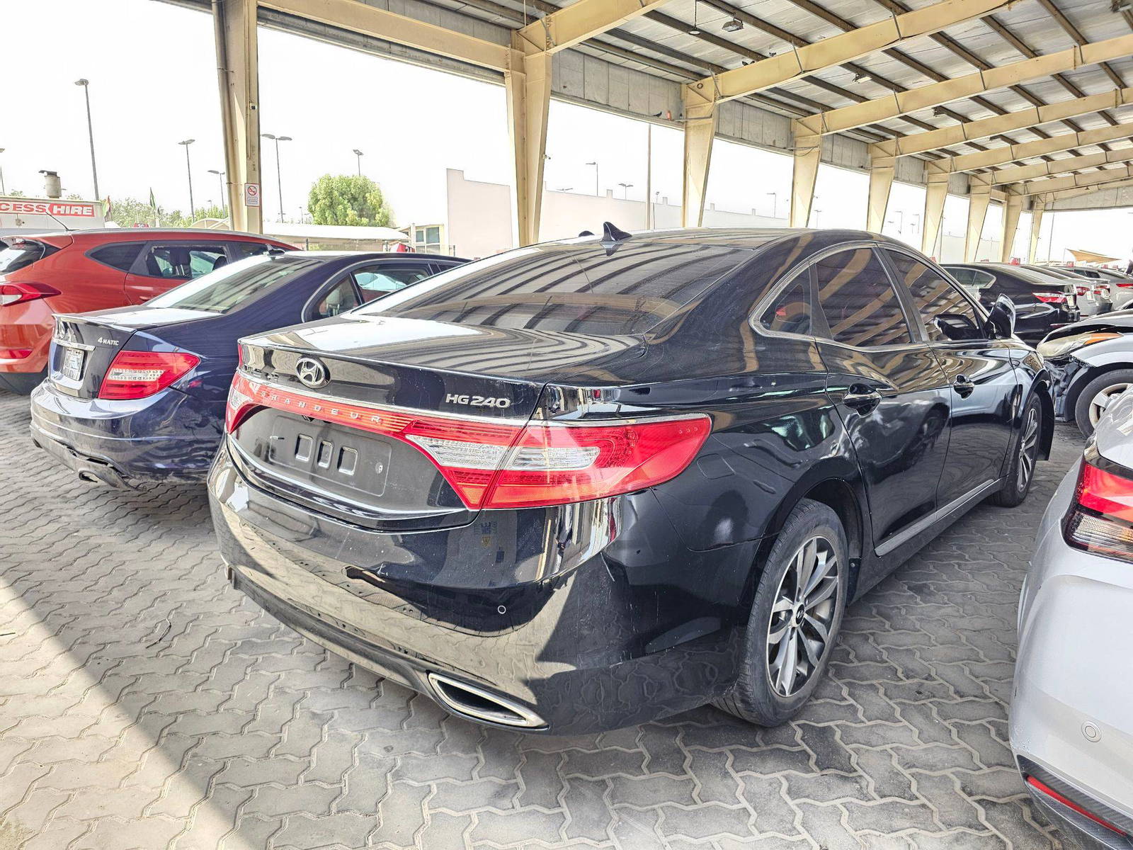 2012 HYUNDAI GRANDEUR — 202437 KM — Lot 204208 — Souq - Marhaba Auctions Used Cars - Image 4