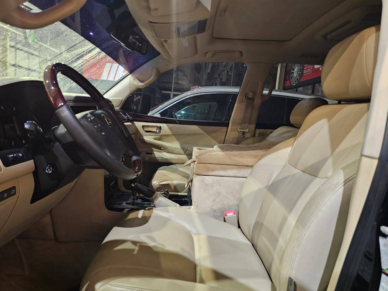 2009 LEXUS LX 570 — 180114 KM — Lot 094029016 — Main - Marhaba Auctions Used Cars - Image 7