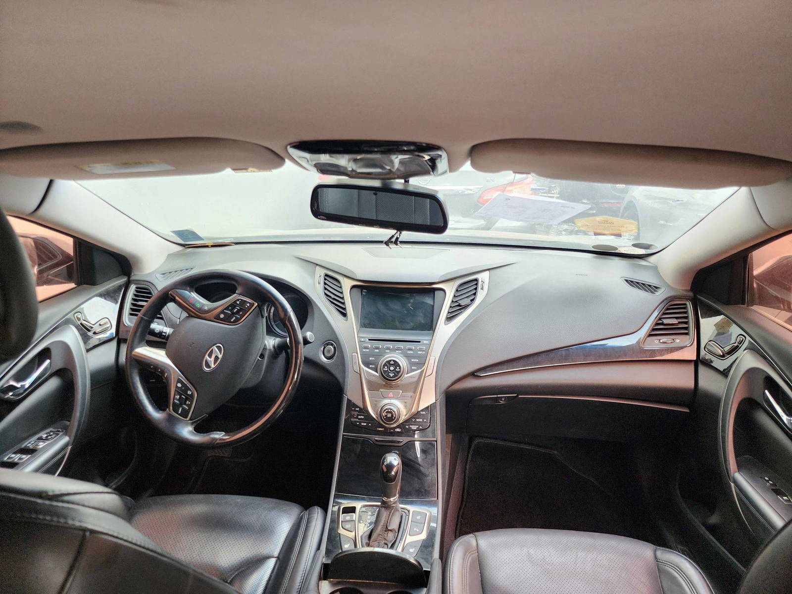 HYUNDAI GRANDEUR 2012 - Marhaba Auction Used Cars - Image 8