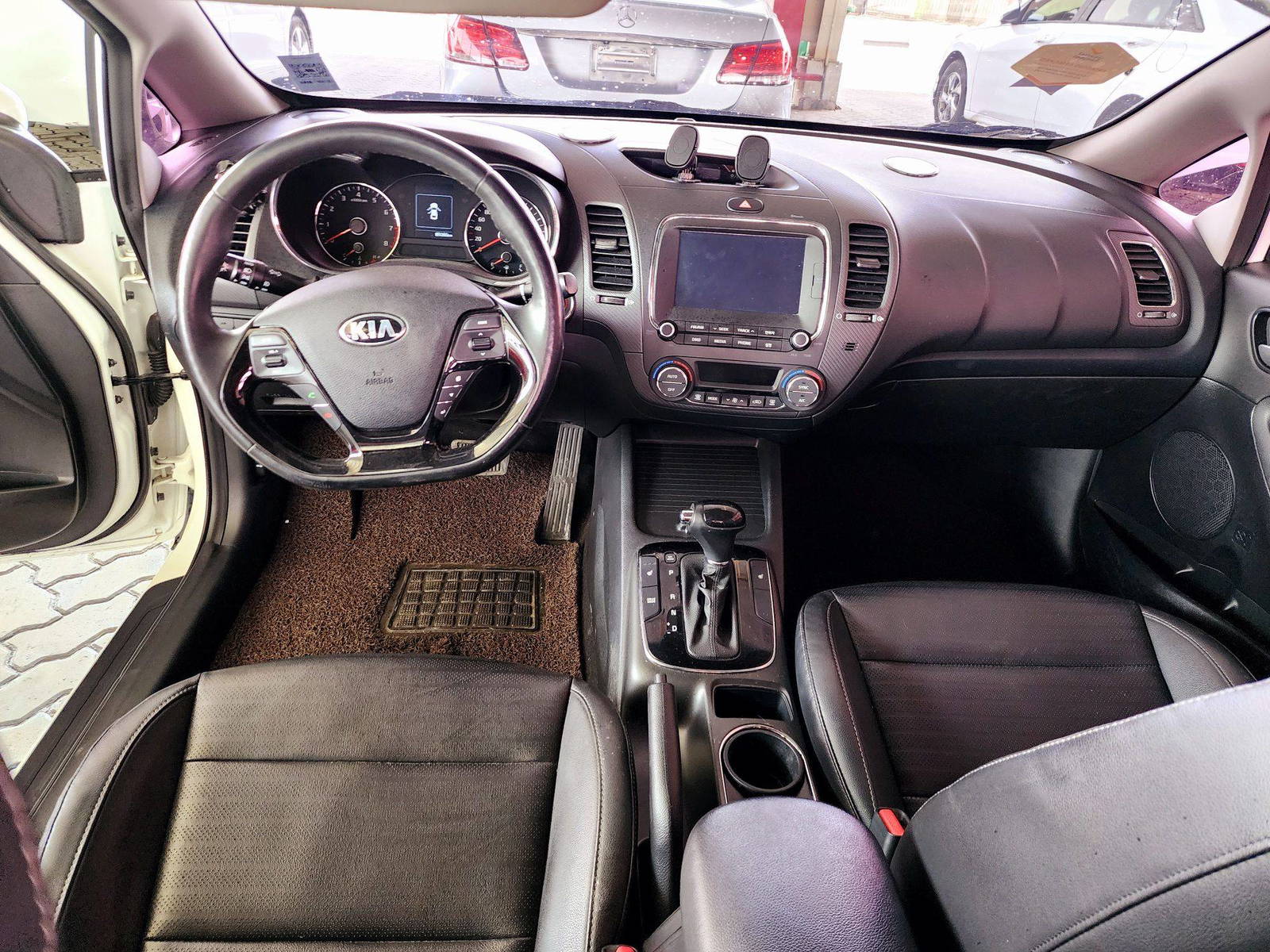 2016 KIA K3 — 85066 KM — Lot 598689 — Souq - Marhaba Auctions Used Cars - Image 7