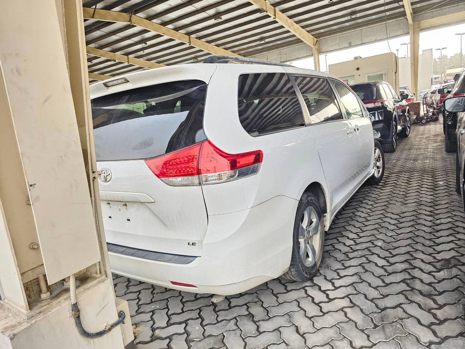 2014 TOYOTA SIENNA — 277636 Miles — Lot DC8ES465722 — Souq - Marhaba Auctions Used Cars - Image 4