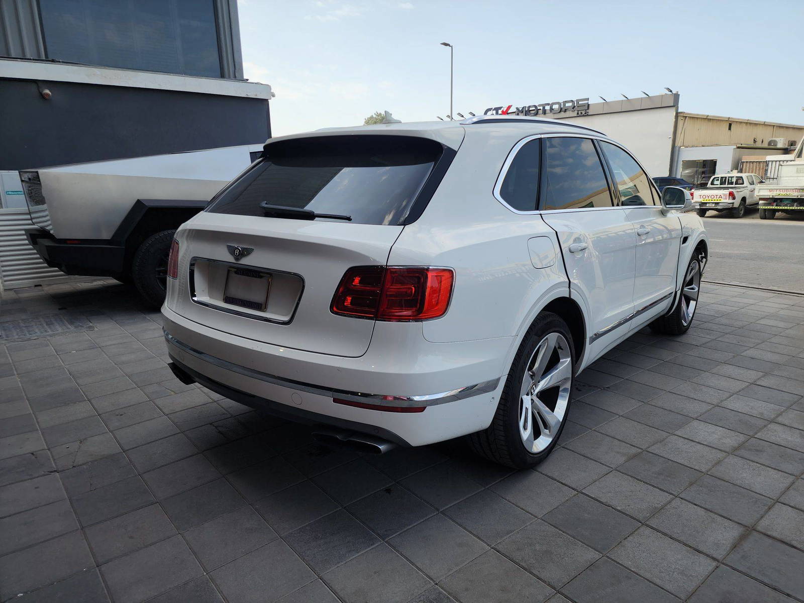BENTLEY BENTAYGA 2019 - Marhaba Auction Used Cars - Image 5
