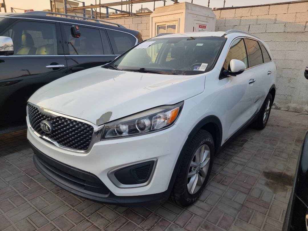 2017 KIA SORENTO — 165365 Miles — Lot 215478 — Souq - Marhaba Auctions Used Cars - Image 3