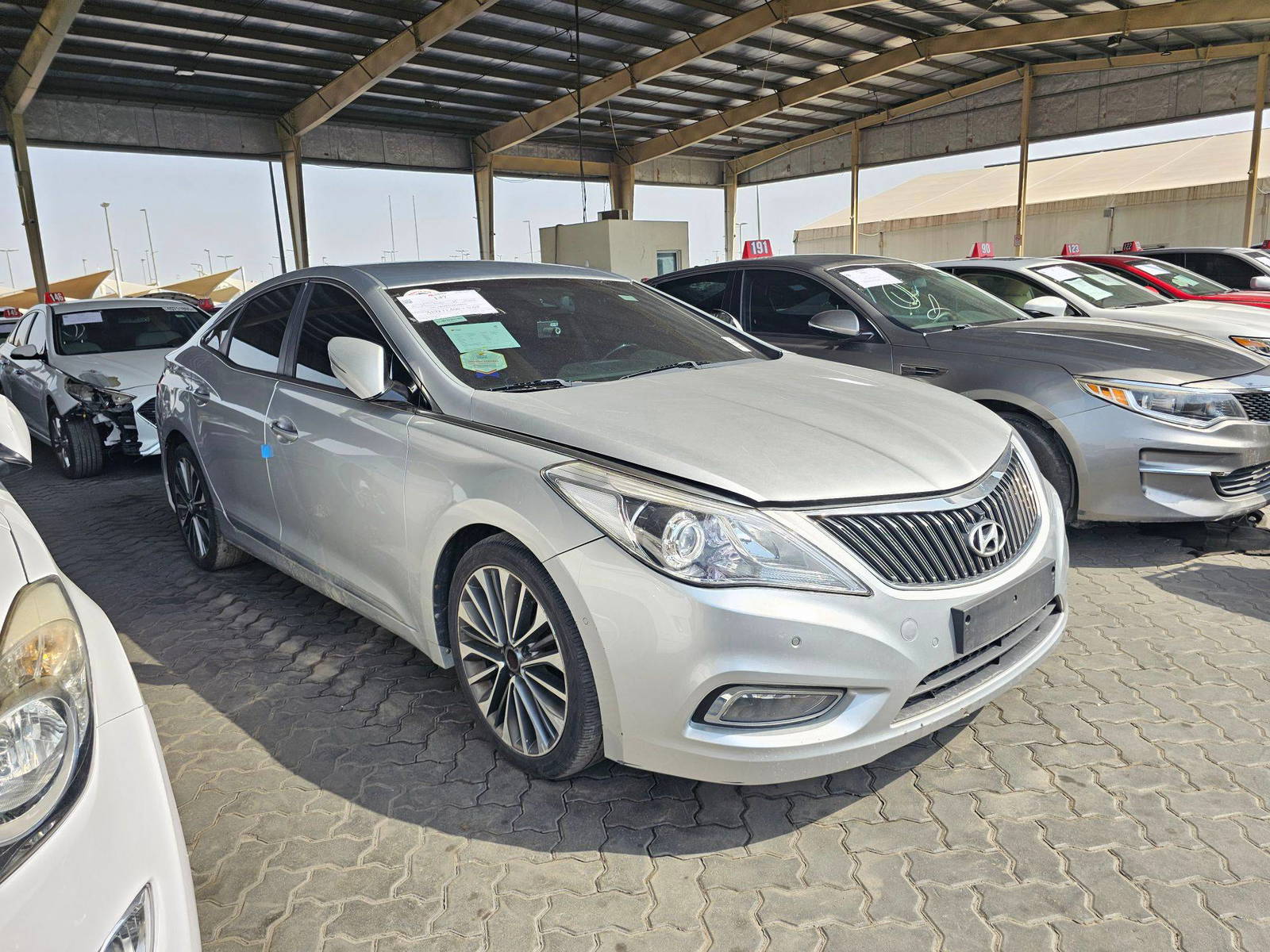 2014 HYUNDAI GRANDEUR — 182516 KM — Lot 89822 — Souq - Marhaba Auctions Used Cars - Image 4