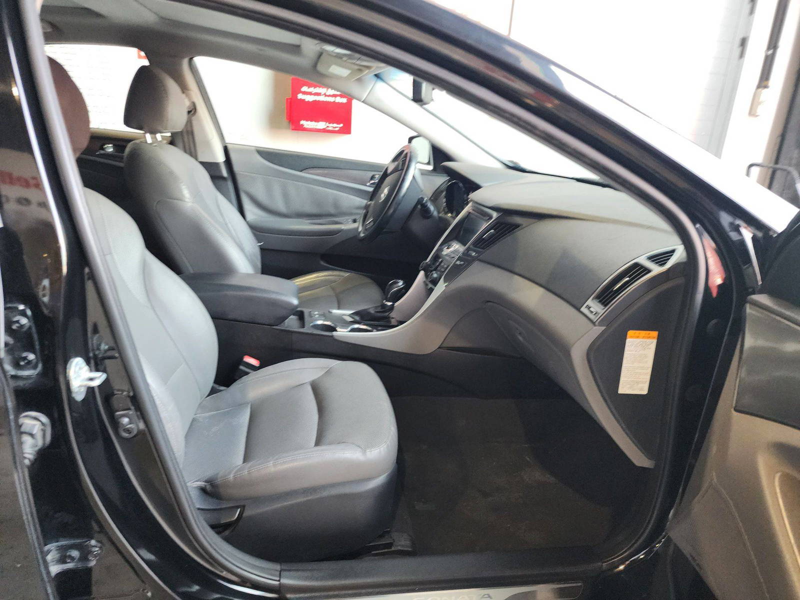 2015 HYUNDAI SONATA — 211716 Miles — Lot 131432 — Al Quoz - Marhaba Auctions Used Cars - Image 9