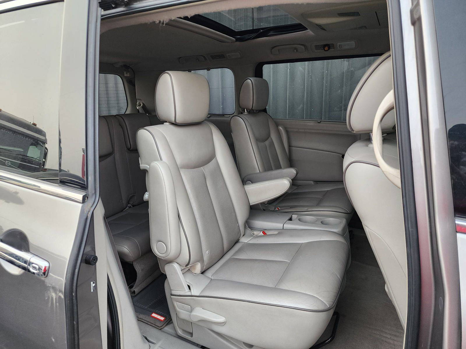 2011 NISSAN QUEST — 207619 Miles — Lot 9002223 — Al Quoz - Marhaba Auctions Used Cars - Image 7