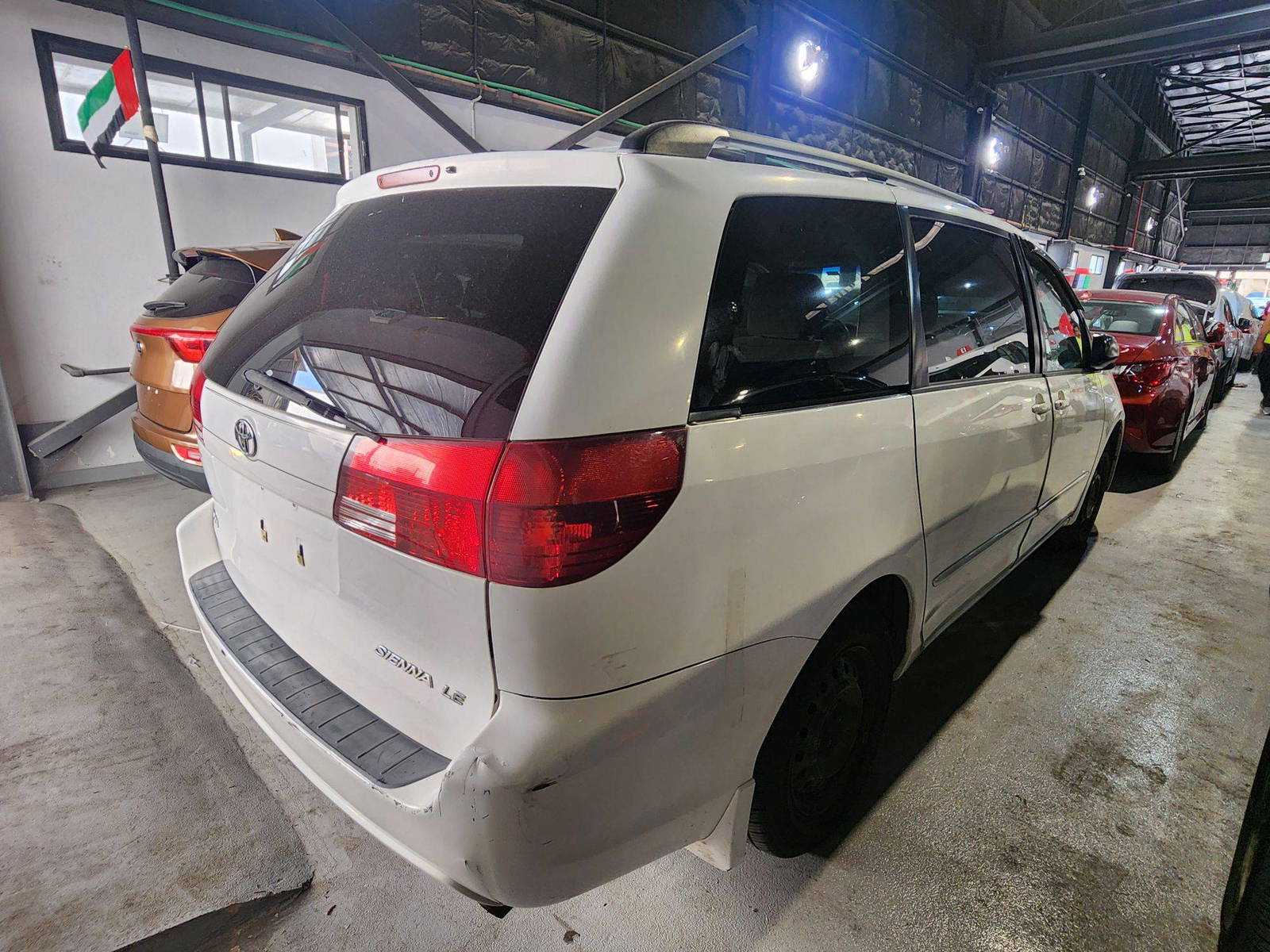 2004 TOYOTA SIENNA — 252120 Miles — Lot 70312234 — Al Quoz - Marhaba Auctions Used Cars - Image 5