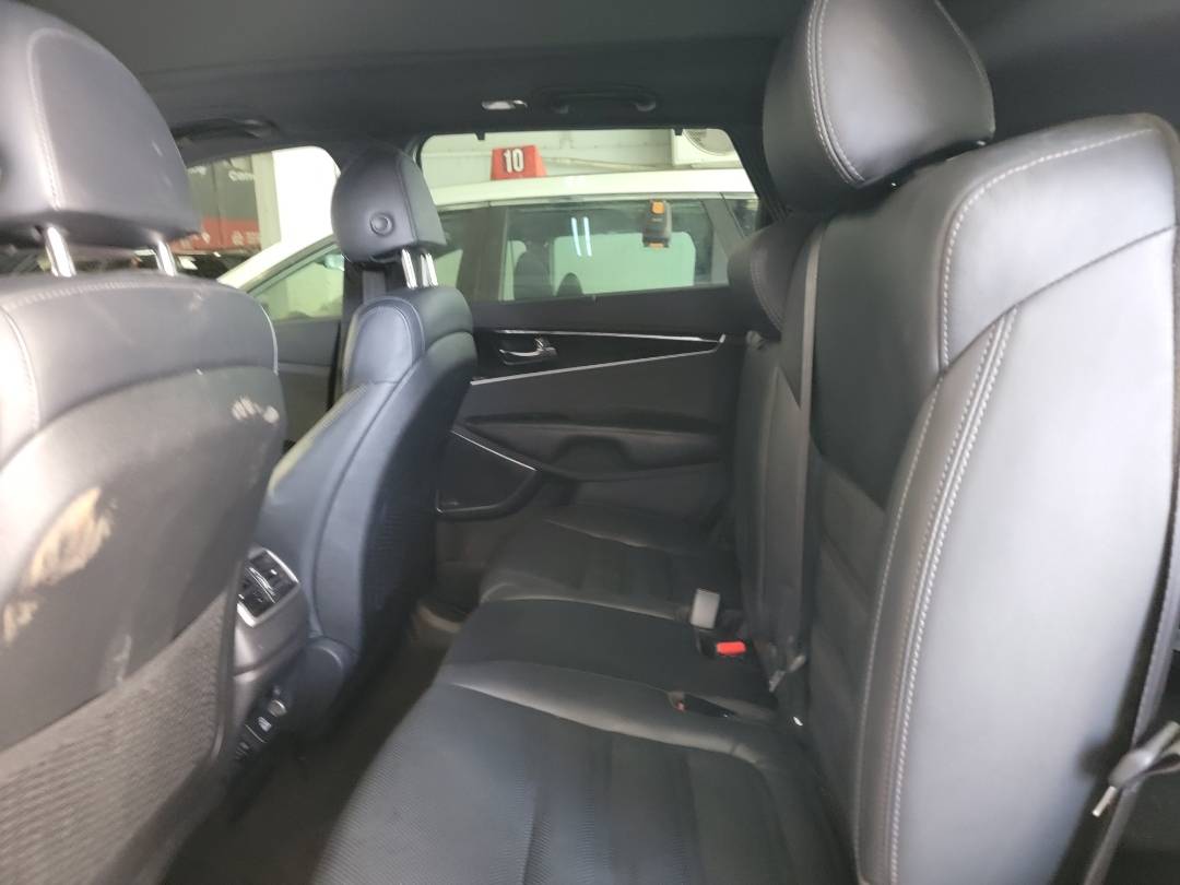 2018 KIA SORENTO — 117922 KM — Lot 12122895 — Main - Marhaba Auctions Used Cars - Image 7