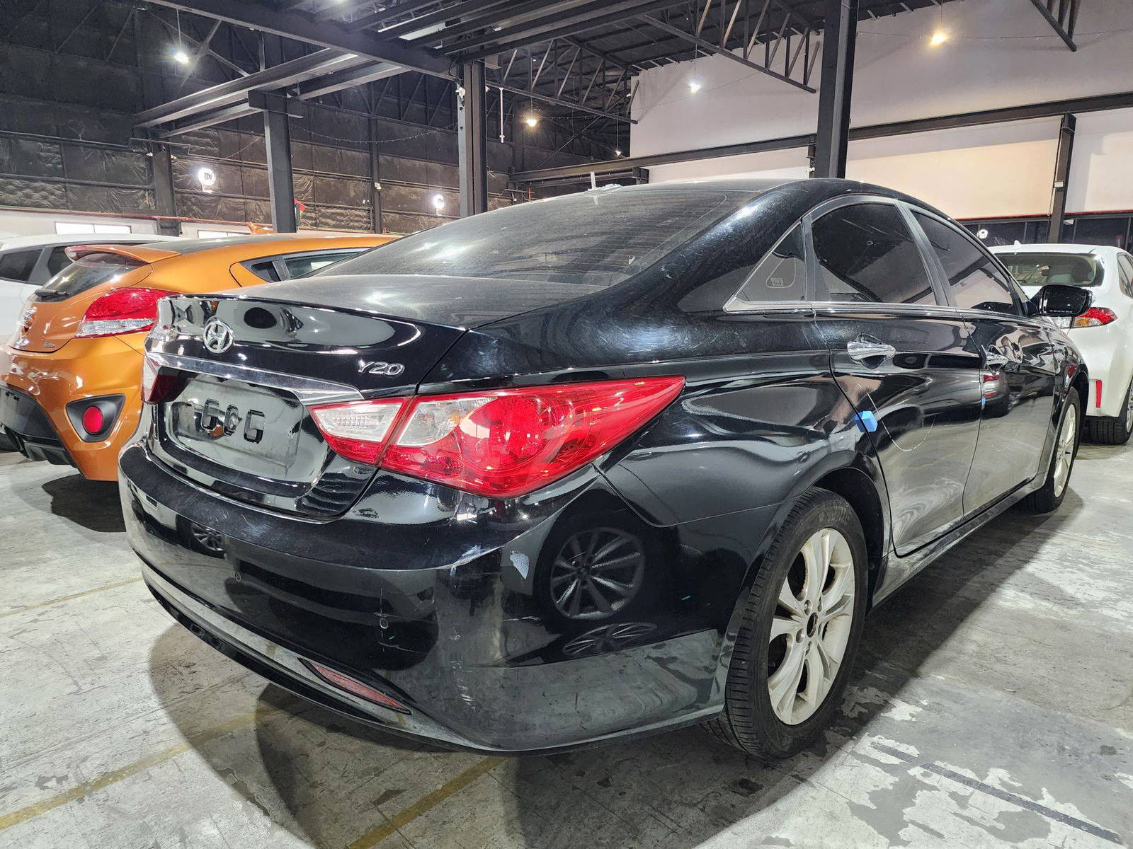 2010 HYUNDAI SONATA — 182946 KM — Lot 017374 — Al Quoz - Marhaba Auctions Used Cars - Image 4