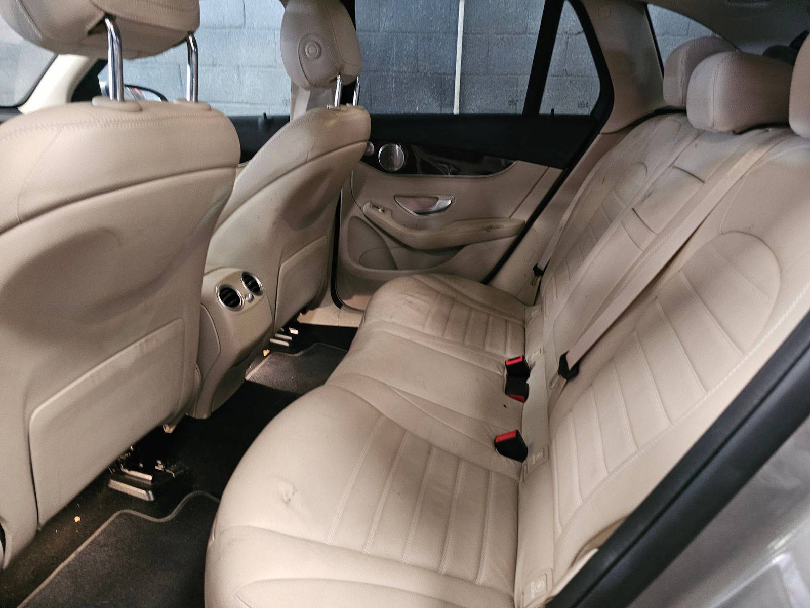 2020 MERCEDES BENZ GLC-300 — 82421 Miles — Lot 0LV257651 — Souq - Marhaba Auctions Used Cars - Image 9
