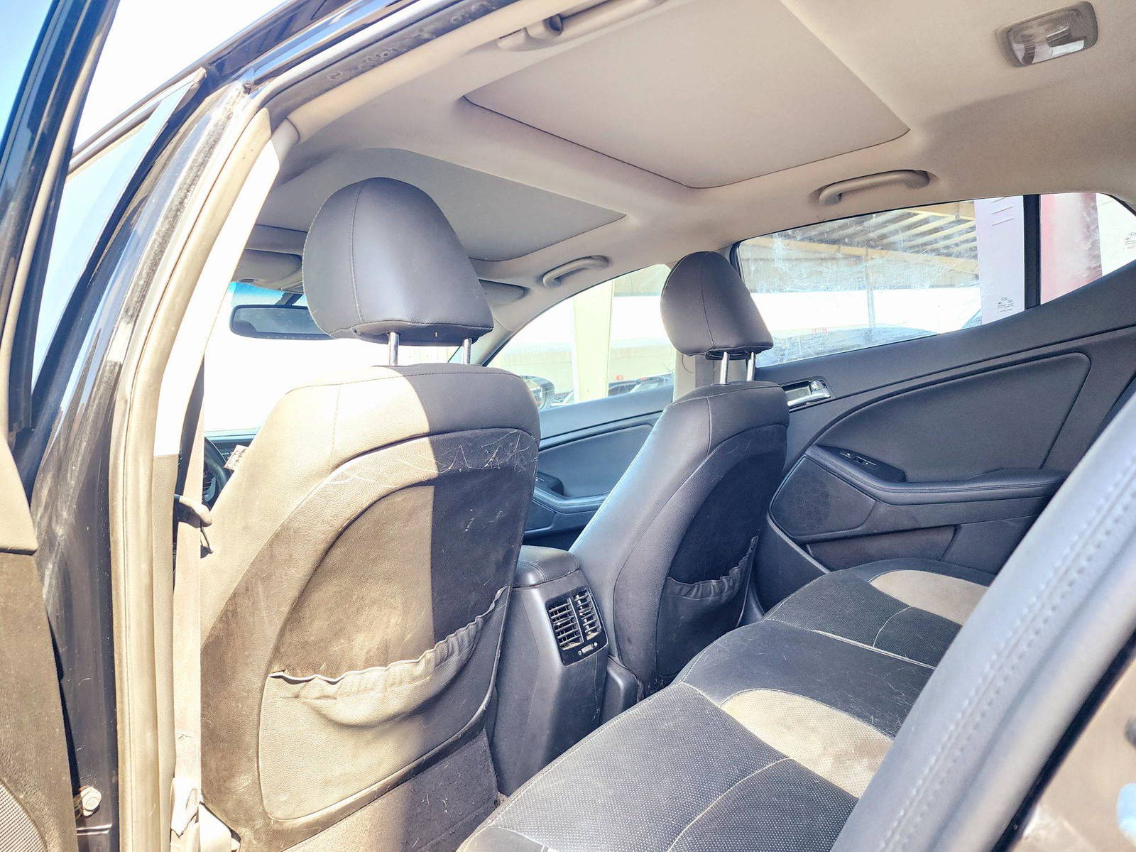 2012 KIA OPTIMA — 206167 Miles — Lot 52925 — Souq - Marhaba Auctions Used Cars - Image 6