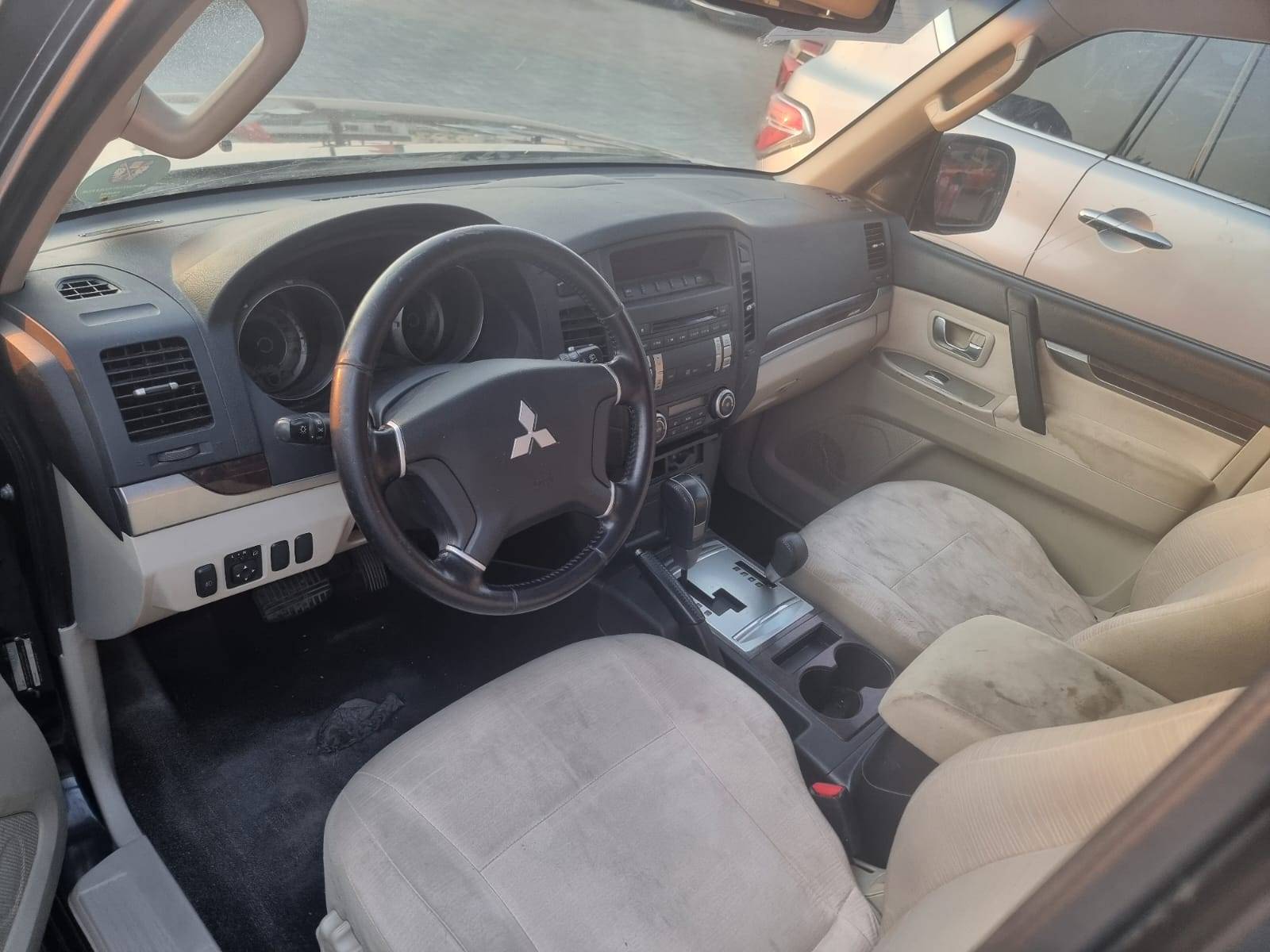 2011 MITSUBISHI PAJERO — 193264 KM — Lot J703318 — Ind. 12 - Marhaba Auctions Used Cars - Image 6