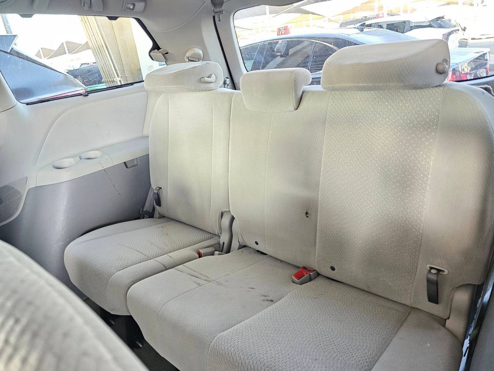 2011 TOYOTA SIENNA — 219439 Miles — Lot BS080493 — Souq - Marhaba Auctions Used Cars - Image 7