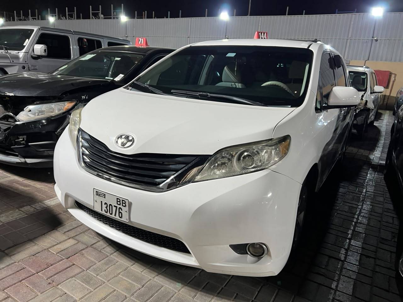 Toyota Sienna 2013 view 2