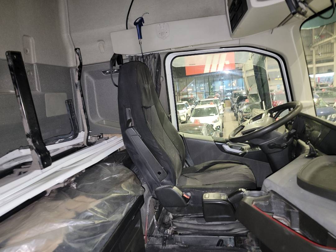 2015 VOLVO FH-Series — 1037135 KM — Lot B713500 — Main - Marhaba Auctions Used Cars - Image 10