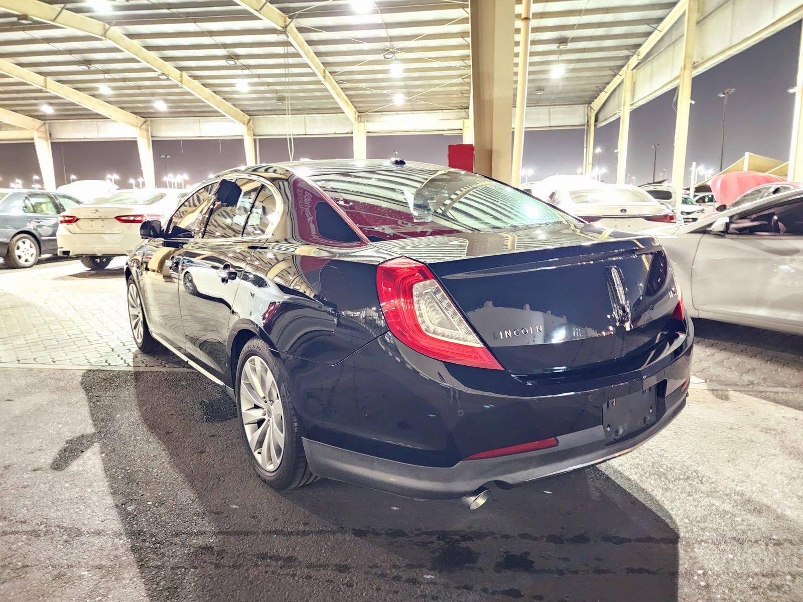2014 LINCOLN MKS — 175454 KM — Lot G604702 — Souq - Marhaba Auctions Used Cars - Image 5