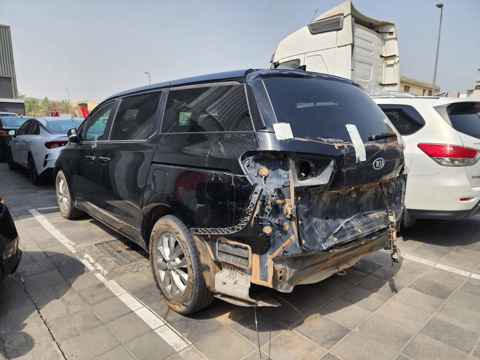 2020 KIA SEDONA — 164989 Miles — Lot 6594029 — Al Quoz - Marhaba Auctions Used Cars - Image 3