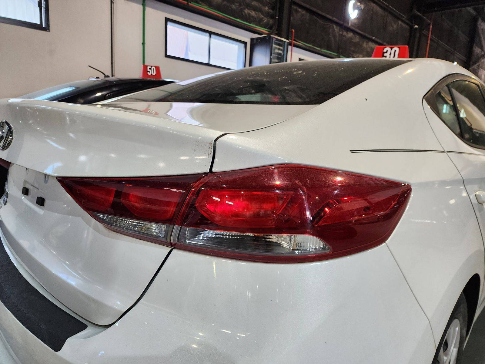 2018 HYUNDAI ELANTRA — 141920 Miles — Lot 4117 — Al Quoz - Marhaba Auctions Used Cars - Image 11