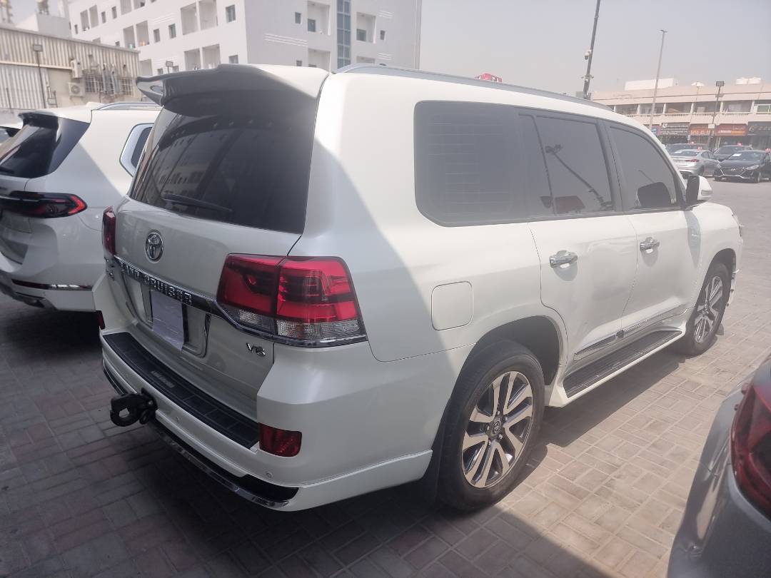 Toyota Land Cruiser 2017 view 2